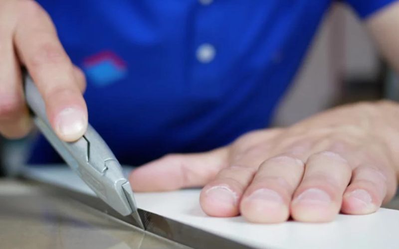 Đo bề mặt thi công tấm nhựa giả đá