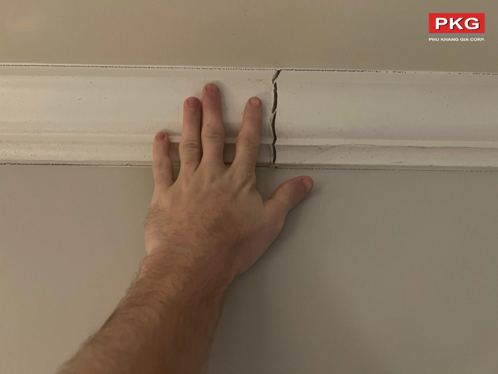 Hậu quả của việc sử dụng phào chỉ bị nứt vỡ