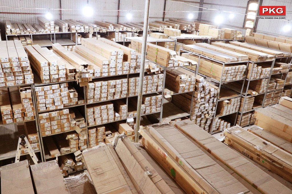 Lưu kho phào chỉ quá lâu có thể bị cong vênh