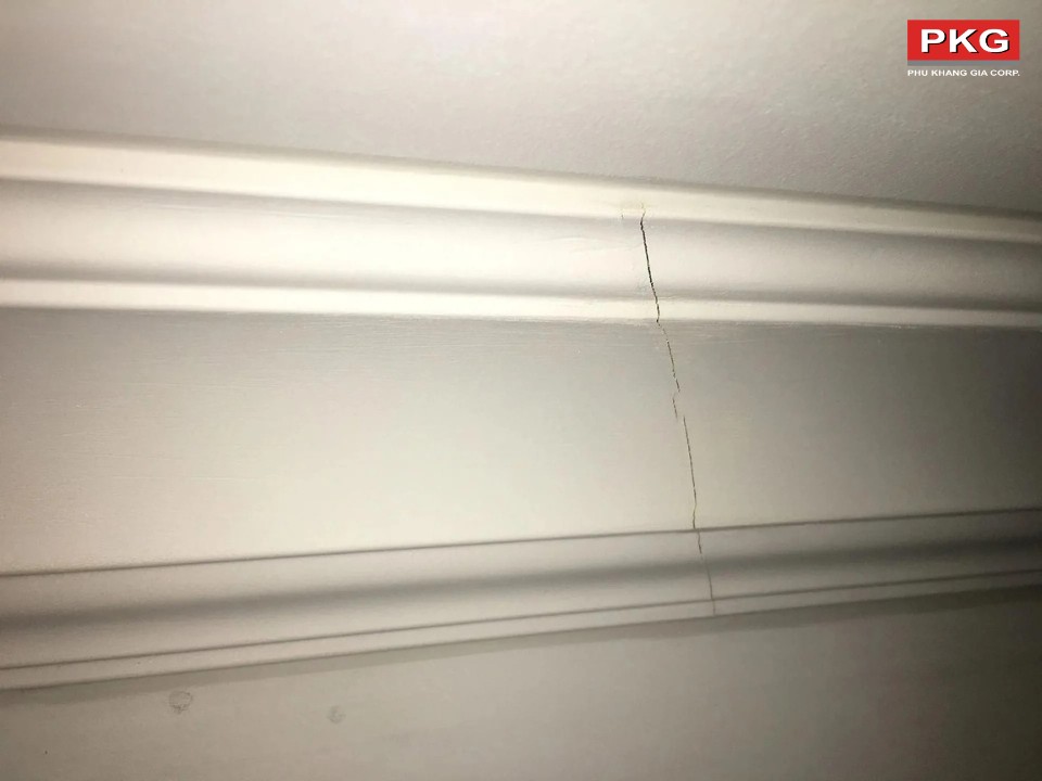 Nguyên nhân khiến phào chỉ nhựa bị nứt vỡ