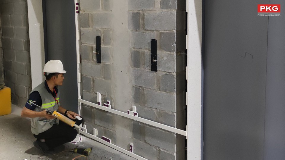 Phào chỉ PS bám dính tốt trên nhiều loại bề mặt