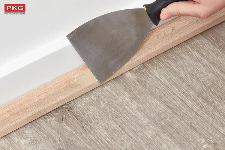 Cách che lấp lỗ đinh trên phào gỗ